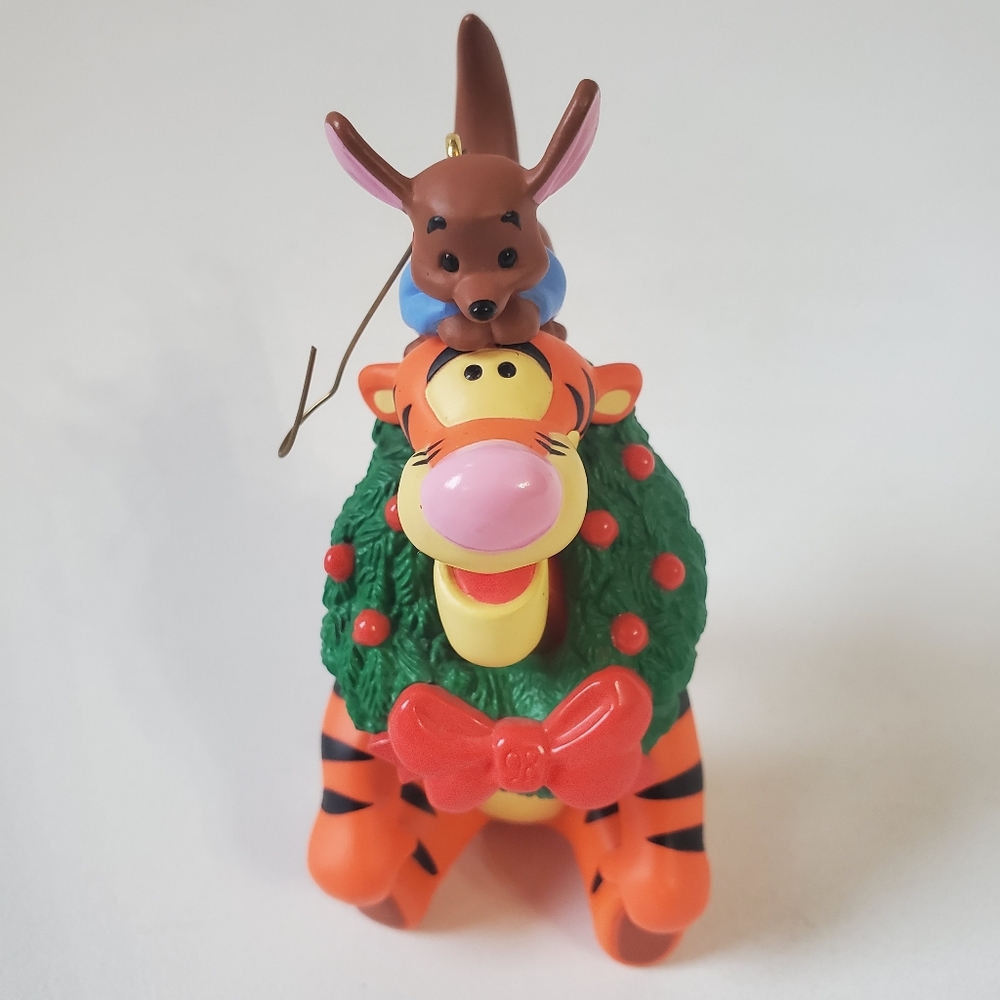 Hallmark keepsake 1998 Disney "Bouncy Baby-sitter" Tigger Roo Christmas ornament